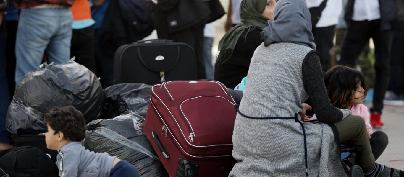 Στον Πειραιά έφτασαν άλλοι 76 αλλοδαποί από τα νησιά: Θα μεταφερθούν σε «δομές φιλοξενίας» - «Γεμίζει» η ενδοχώρα